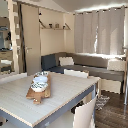 Joli Mobil-home Spacieux, Climatise, 3 Camping