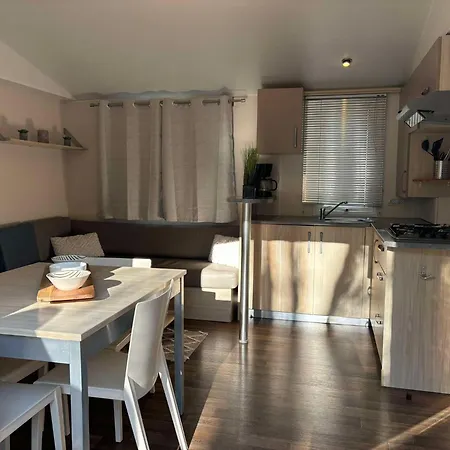 Joli Mobil-home Spacieux, Climatise, 3 * Agde