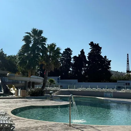 Campsite Joli Mobil-home Spacieux, Climatise, 3 Agde